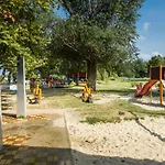 In 40846 Nyaraló